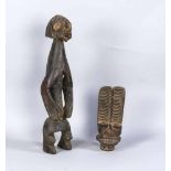 Zwei afrikanische Figuren, 3. V. 20. Jh., Holz, geschnitzt, stilisierte, plastische Darstellung