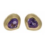 Amethyst-Ohrstecker GG 375/000 mit je einem fac. Amethystherzen 13 mm, D. 21 mm, 9,2 g