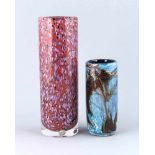 Zwei Künstlerglasvasen, 2. H. 20. Jh., zylindrische Form, jeweils klares Glas mit polychromen