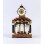 Biedermeier-Hausherren-Uhr, Wien, 19. Jh., Mahagonikorpus gestaltet mit vergoldeten und ebonisierten