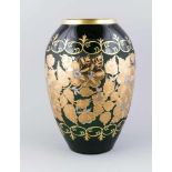 Vase, wohl Böhmen, Mitte 20. Jh., ovoide Form, günes Glas mit reicher floraler Goldstaffage, H. 33,5