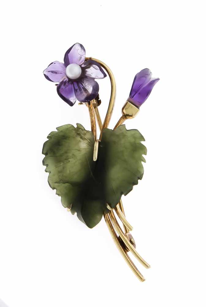 Blüten-Brosche GG 585/000 mit Akoyaperle 3 mm, geschnittenen Amethyst-Blättern und Nephrit-Blättern,