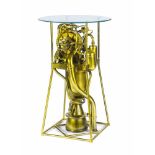 Raketenmotor montiert als Beistelltisch, UdssR, um 1960, gold lackiertes Metall u. Glas, Entwurf von