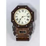 Amerikanische Wanduhr, um 1900, Palisanderholz furniert, geschnitzter Traubendekor, oktagonale Zb.-