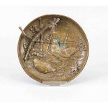 Japanische Bronzeschale der Meiji-Periode, runde Schale mit reliefierten Hühnern und teils