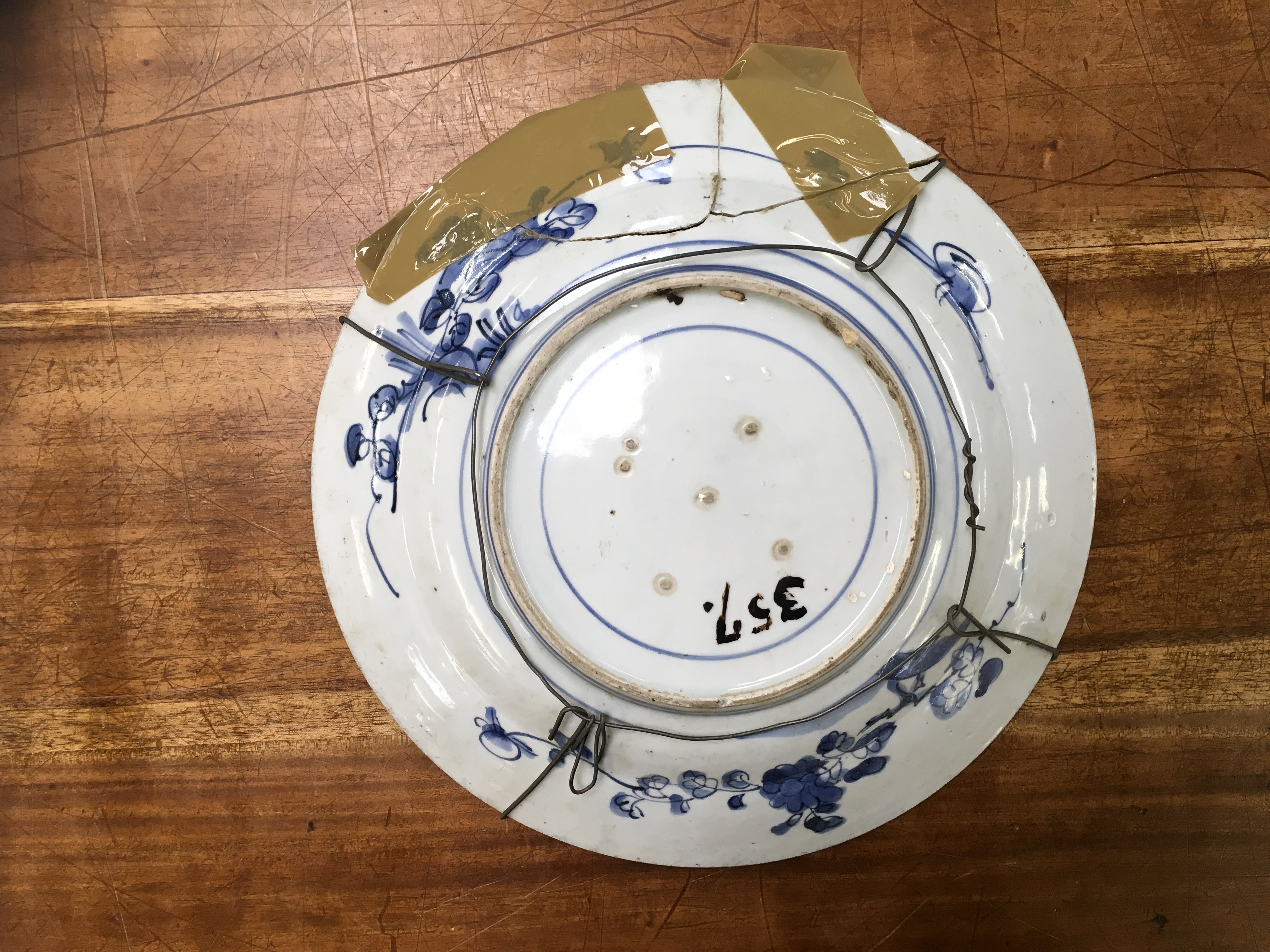 CHINESE QIANLONG BLUE AND WHITE CHARGER A/F ALONG WITH ORIENTAL BLUE AND WHITE DISH MARKED WITH A - Image 6 of 7