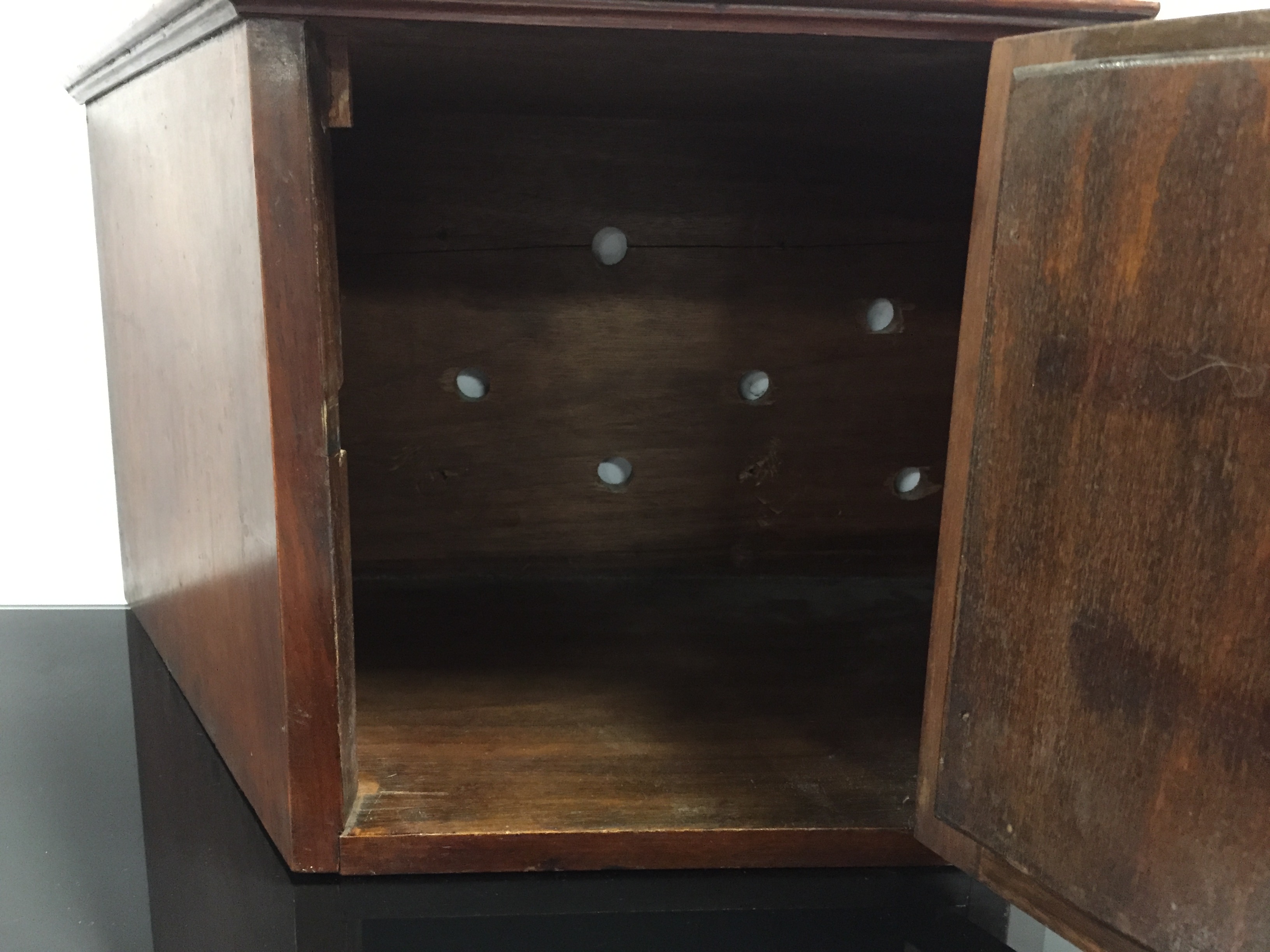 EDWARDIAN WALNUT CORNER CABINET WITH MIRRORED DOOR COMPLETE WITH KEY - Image 3 of 3