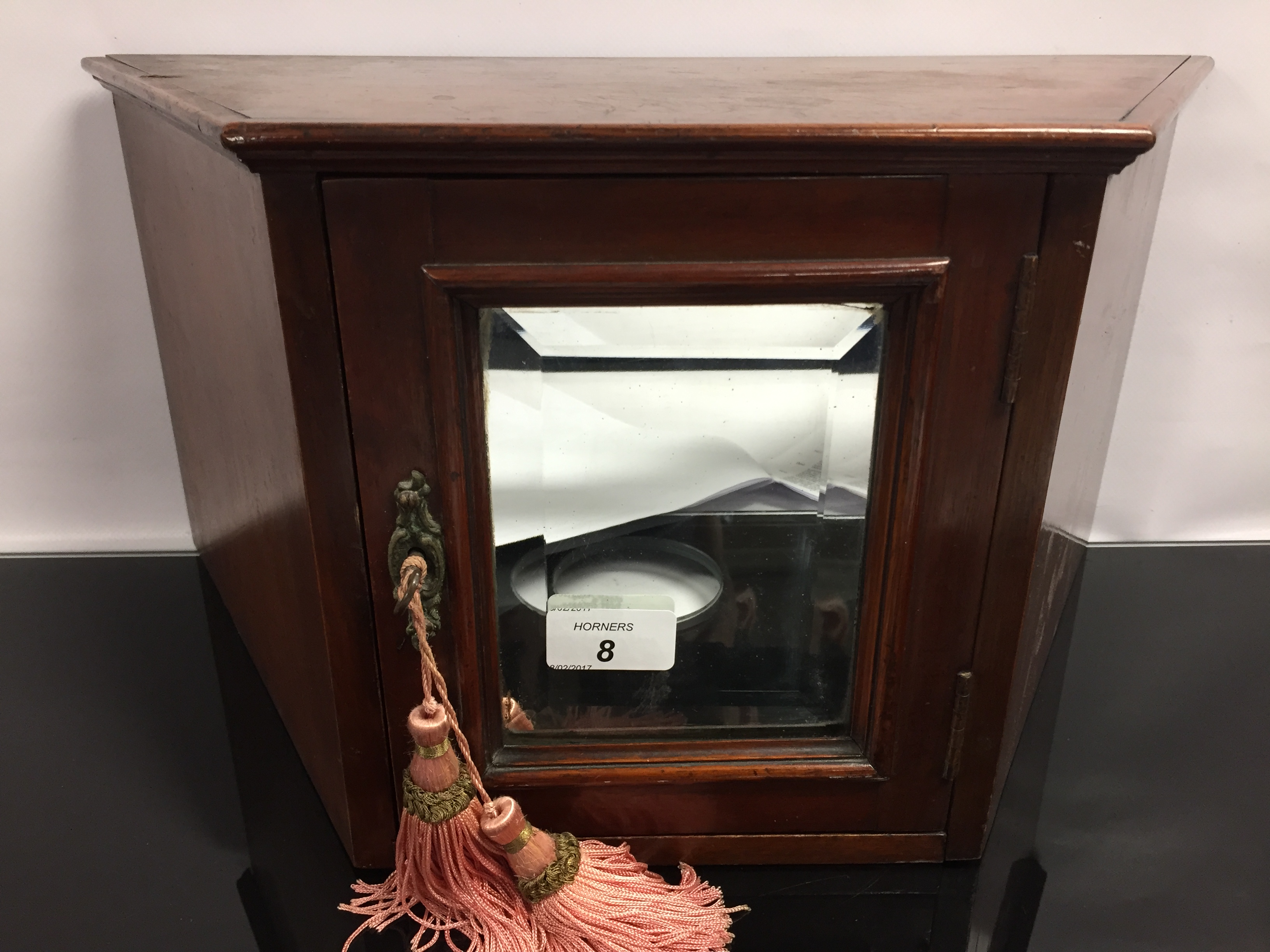 EDWARDIAN WALNUT CORNER CABINET WITH MIRRORED DOOR COMPLETE WITH KEY - Image 2 of 3