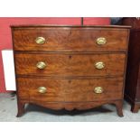 AN EARLY 19TH CENTURY MAHOGANY BOW FRONT CHEST OF THREE DRAWERS ON SWEPT FOOT (SCRATCH MARK TO THE