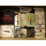 BOX OF MIXED CIG CARDS, FEW COINS, BANKNOTES ETC.