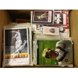 BOX WITH A COLLECTION OF MODERN CRICKET PHOTOS AND OTHER ITEMS,