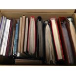 GB: BOX WITH COLLECTION IN TEN ALBUMS, YEAR BOOKS, SOUVENIR PACKS ETC.