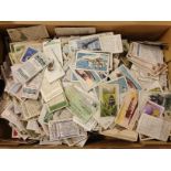 BOX OF LOOSE CIGARETTE CARDS,