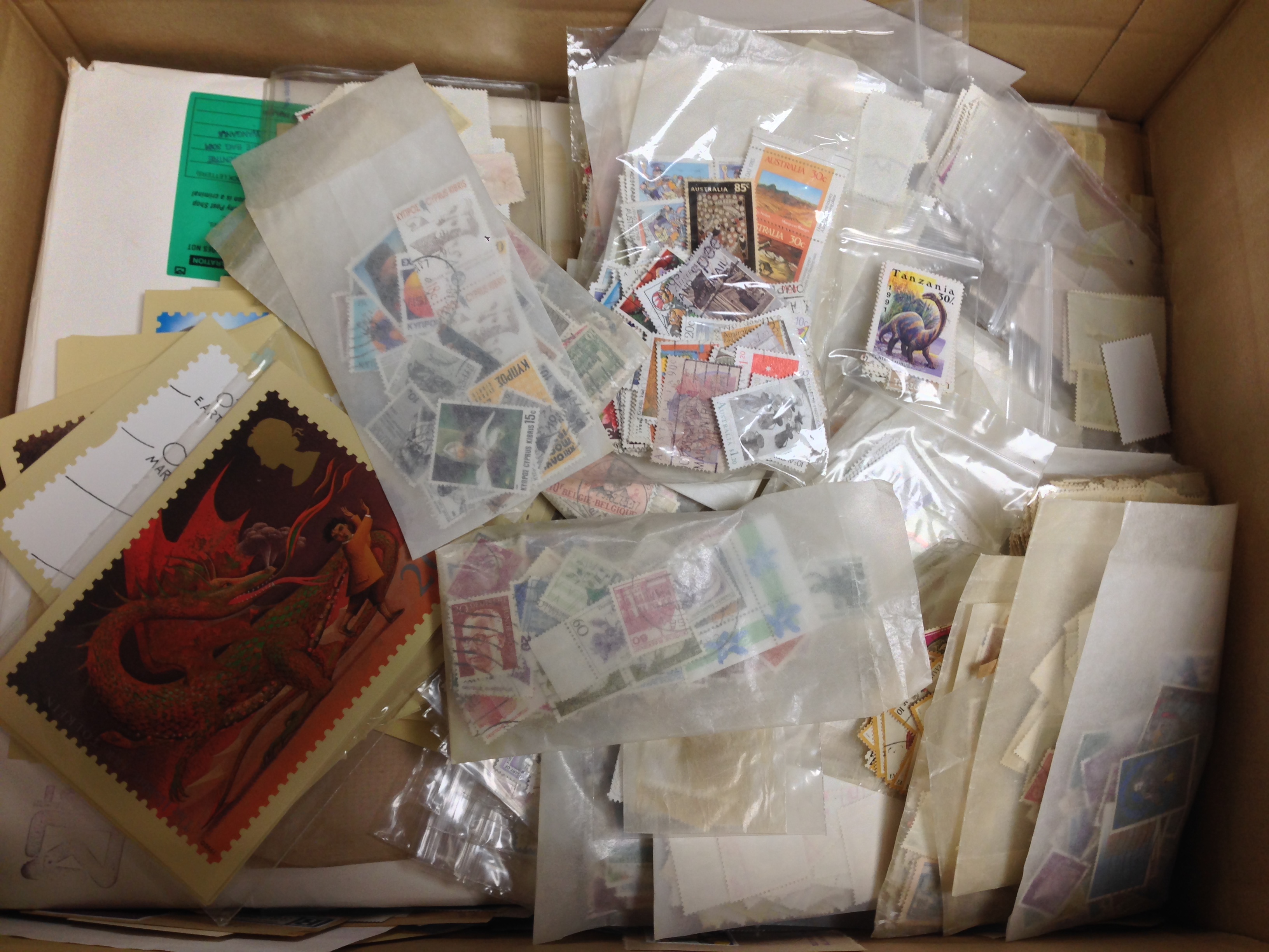 BOX OF ALL WORLD IN PACKETS, LOOSE, ON LEAVES ETC.
