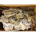 BOX OF LOOSE CIGARETTE CARDS,