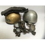 COLLECTION OF VINTAGE MOTORCYCLE SAFETY GEAR TO INCLUDE TWO HELMETS, LEATHER GLOVES,