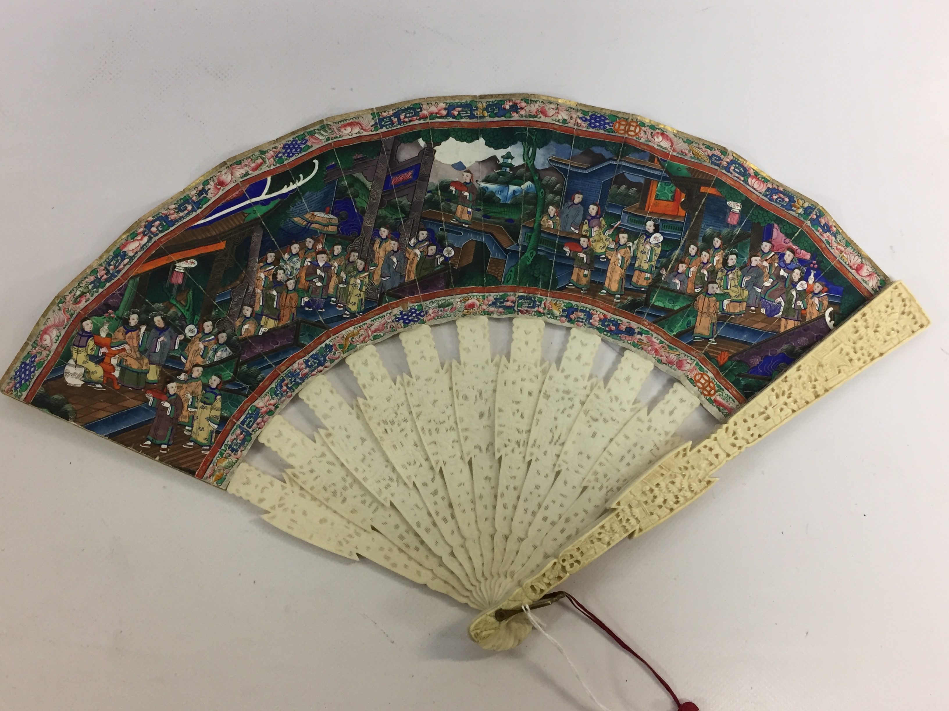 A FINE QUALITY C19TH CANTONESE IVORY FAN , 2 SIDED PAPER PAINTED WITH FINELY CARVED IVORY FACES. - Image 3 of 6