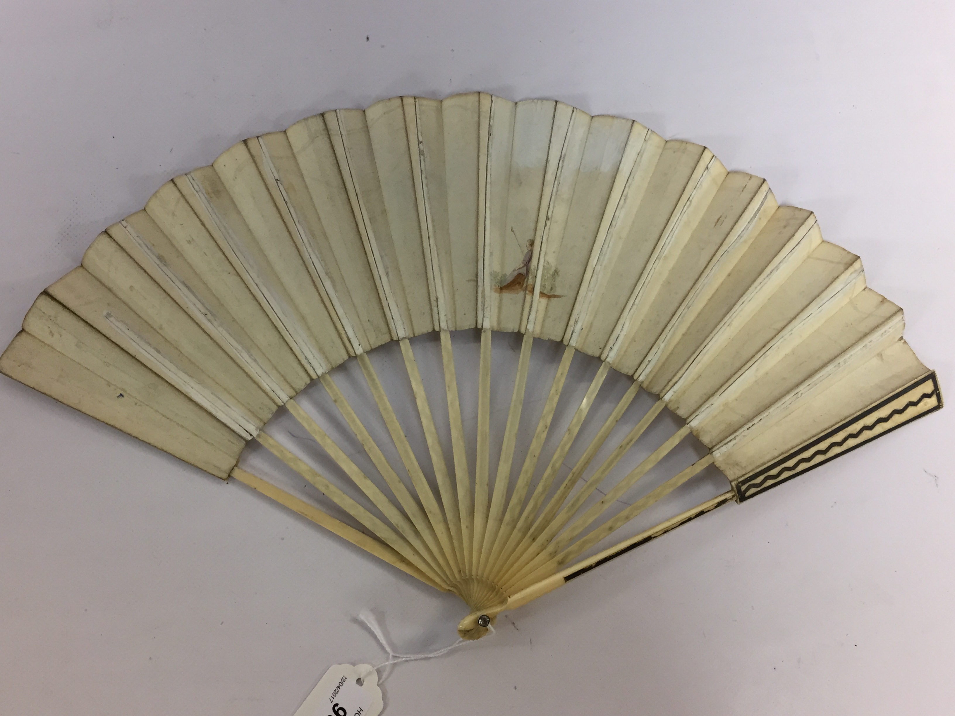 A C19TH FRENCH IVORY FAN WITH SILVER WIRE SPINES, PAINTED WITH ARCADIAN SCENE, - Image 3 of 4