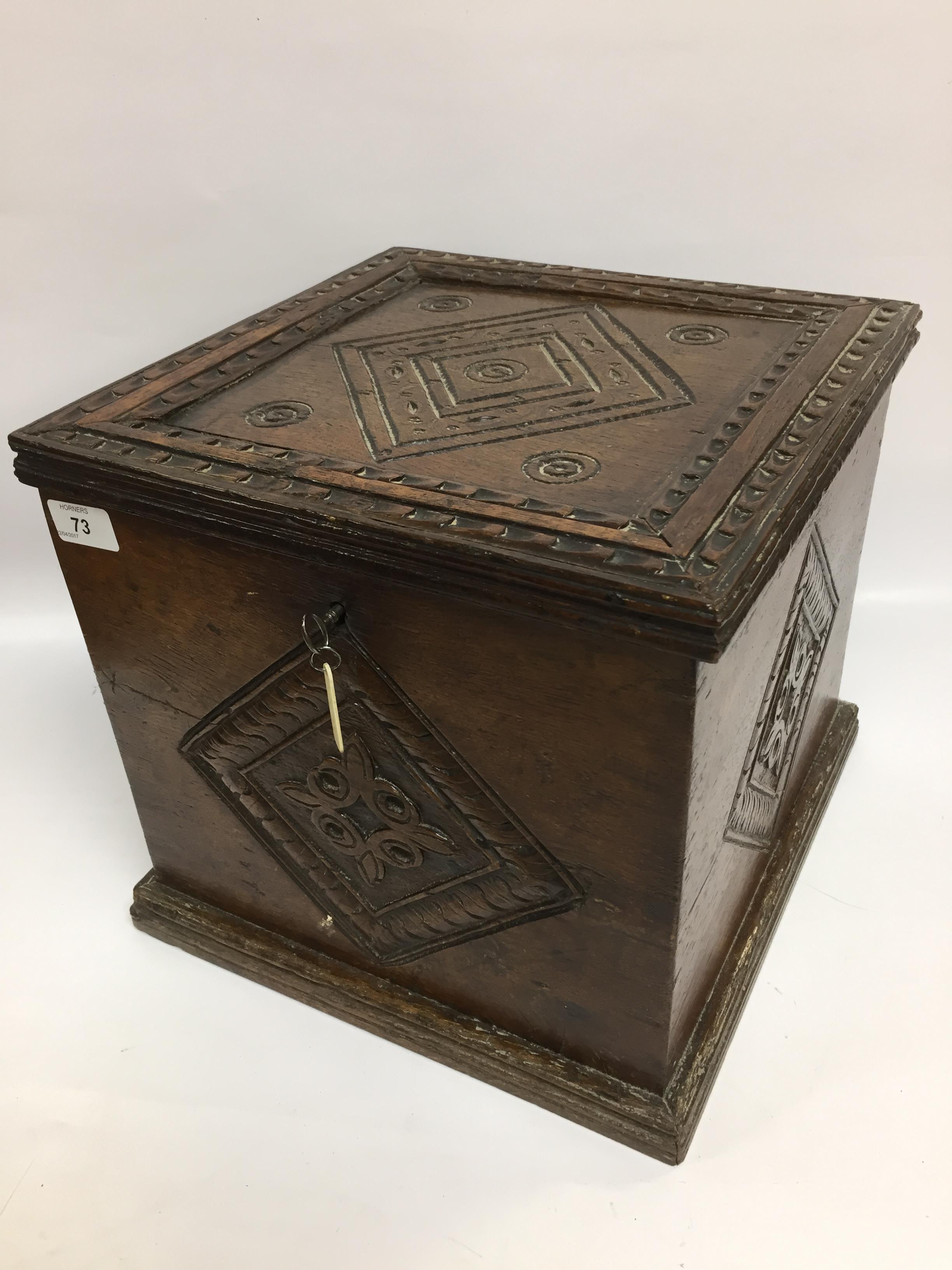 AN OAK SILVER CABINET WITH CARVED DETAIL - Image 3 of 3