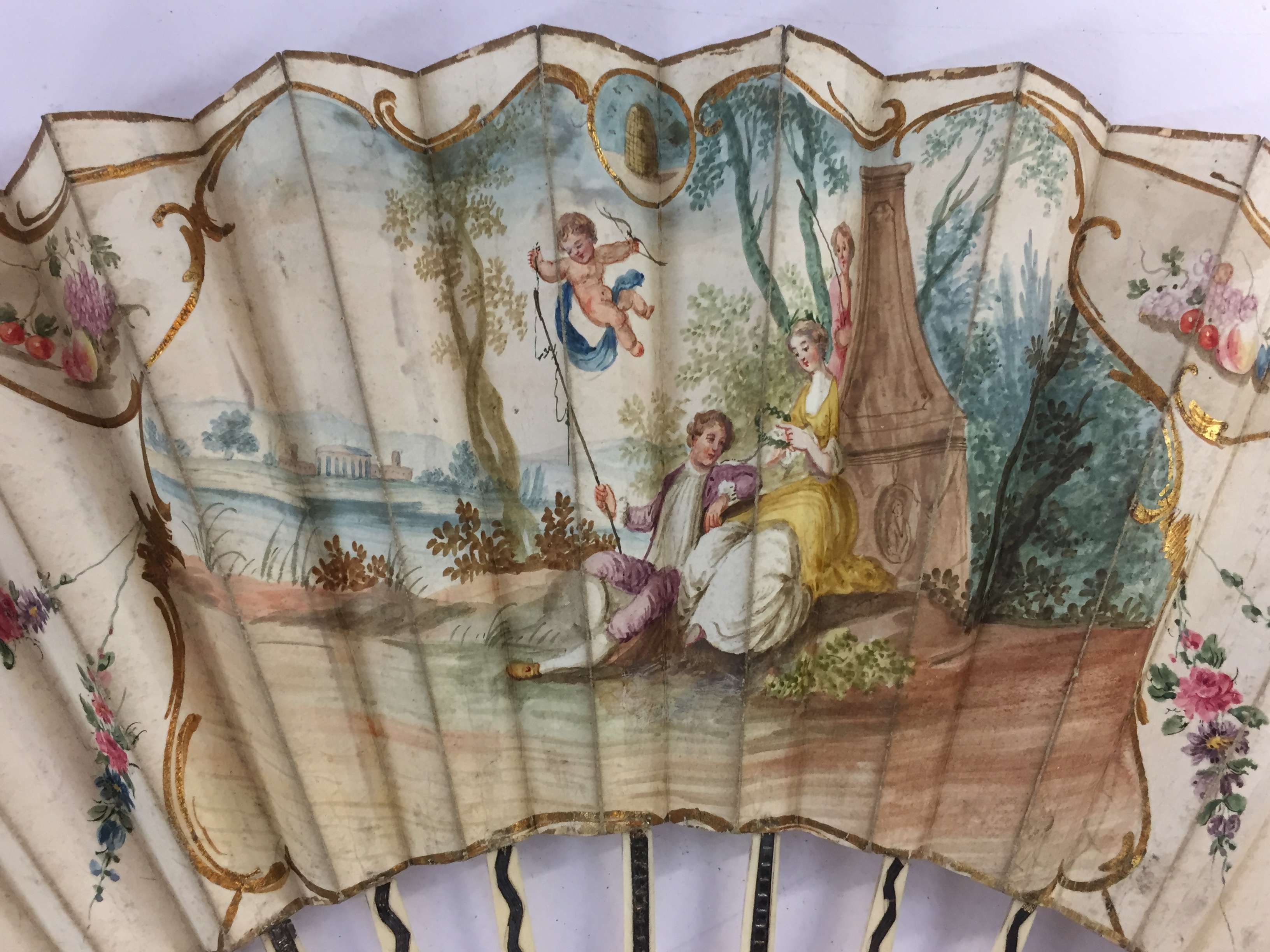 A C19TH FRENCH IVORY FAN WITH SILVER WIRE SPINES, PAINTED WITH ARCADIAN SCENE, - Image 2 of 4