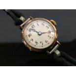 AN 18CT GOLD LADIES WRIST WATCH WITH MANUAL WINDING MOVEMENT CIRCA 1911.