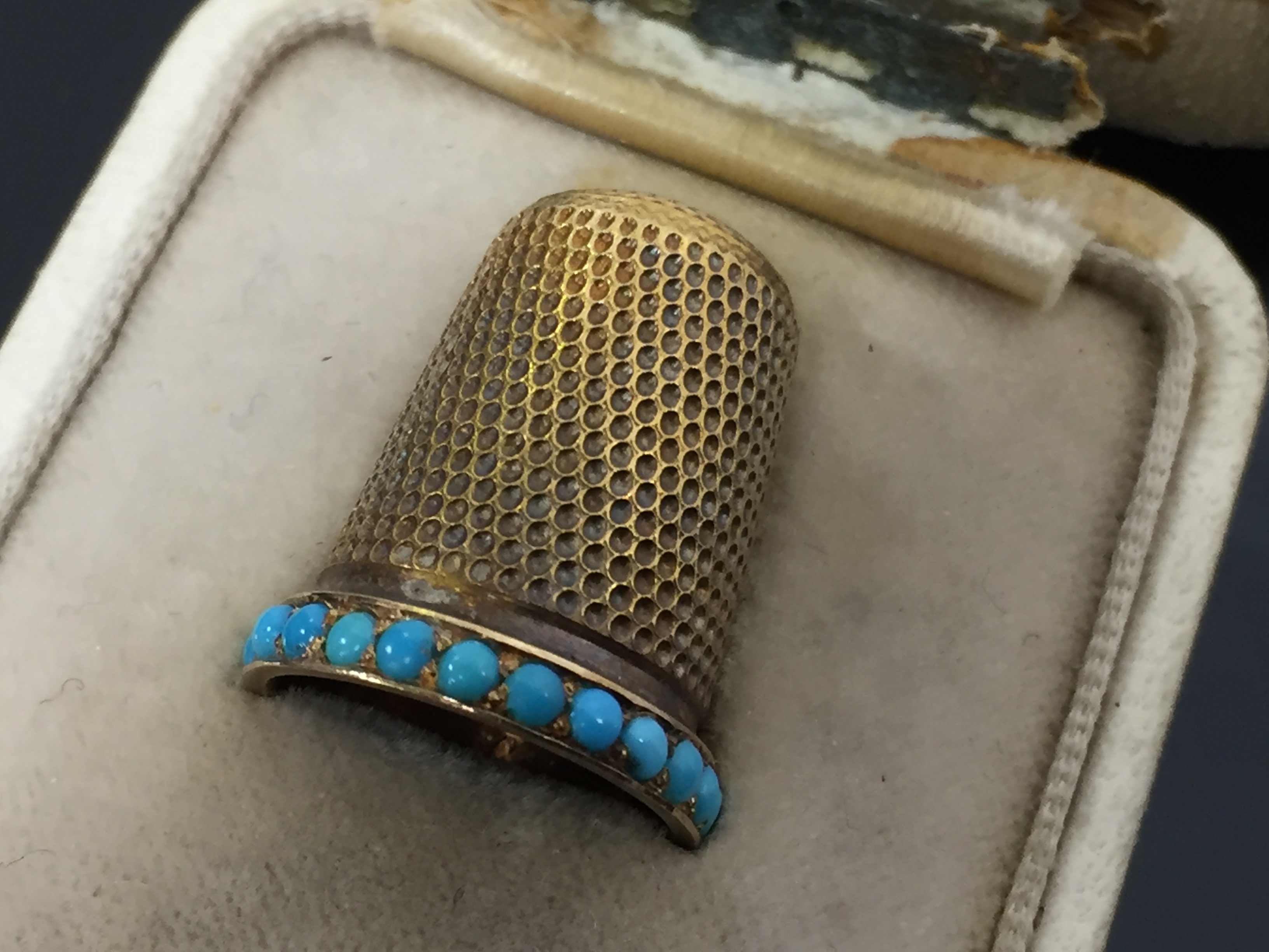 A 15CT ROSE GOLD THIMBLE SET WITH A TURQUOISE RIM. PRESENTED IN AN ASPREY BOX. - Image 2 of 4