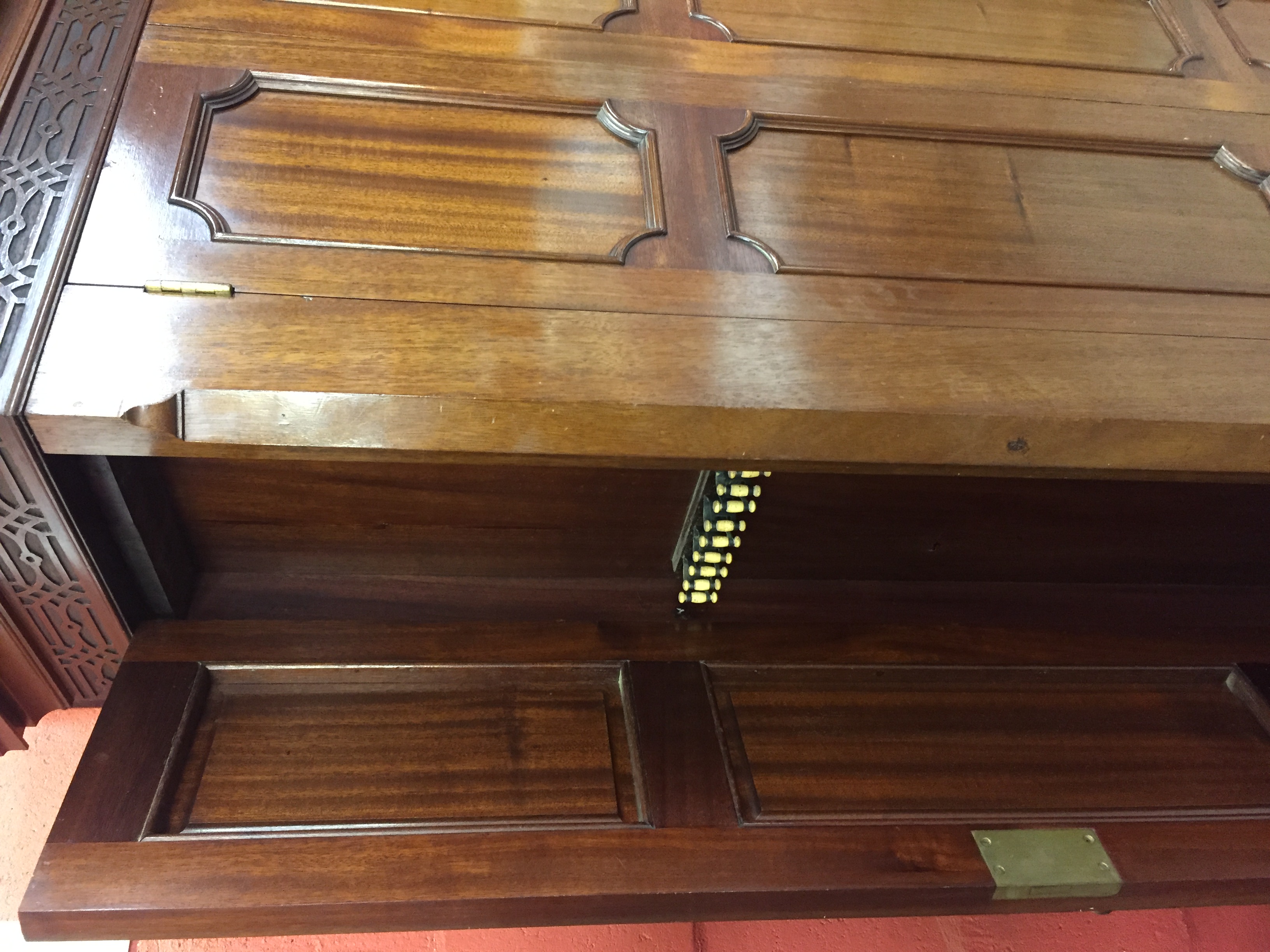 AN EARLY 20TH CENTURY MAHOGANY SNOOKER CABINET BY BURROUGHES AND WATTS, - Image 5 of 5