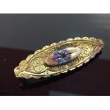 9CT GOLD VICTORIAN BAR BROOCH SET WITH A CENTRAL RUBY