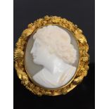 A CAMEO BROOCH CARVED WITH CLASSICAL BUST IN YELLOW METAL FRAME