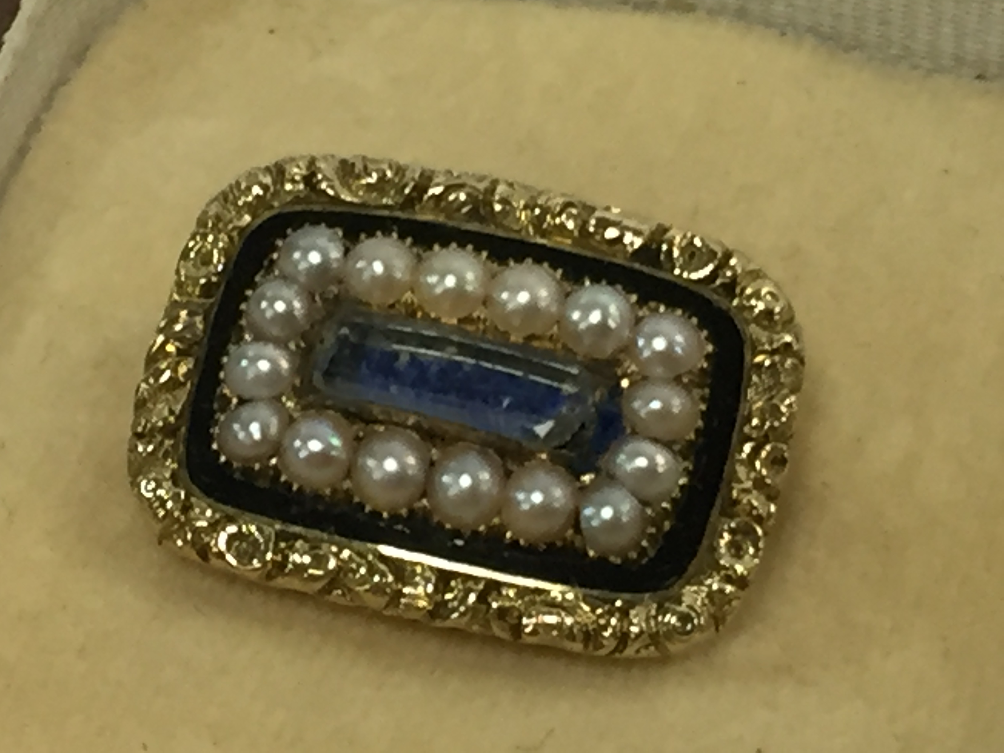 A DIBDIN GOLD, PEARL BROOCH WITH BLACK ENAMEL GROUND. PRESENTED IN BROWN SQUARE BOX. - Image 2 of 4