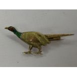 A 15CT GOLD AND ENAMEL PHEASANT BROOCH.