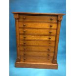 EDWARDIAN OAK 8 DRAWER WELLINGTON TYPE COLLECTOR'S CHEST 49 X 60 CM,