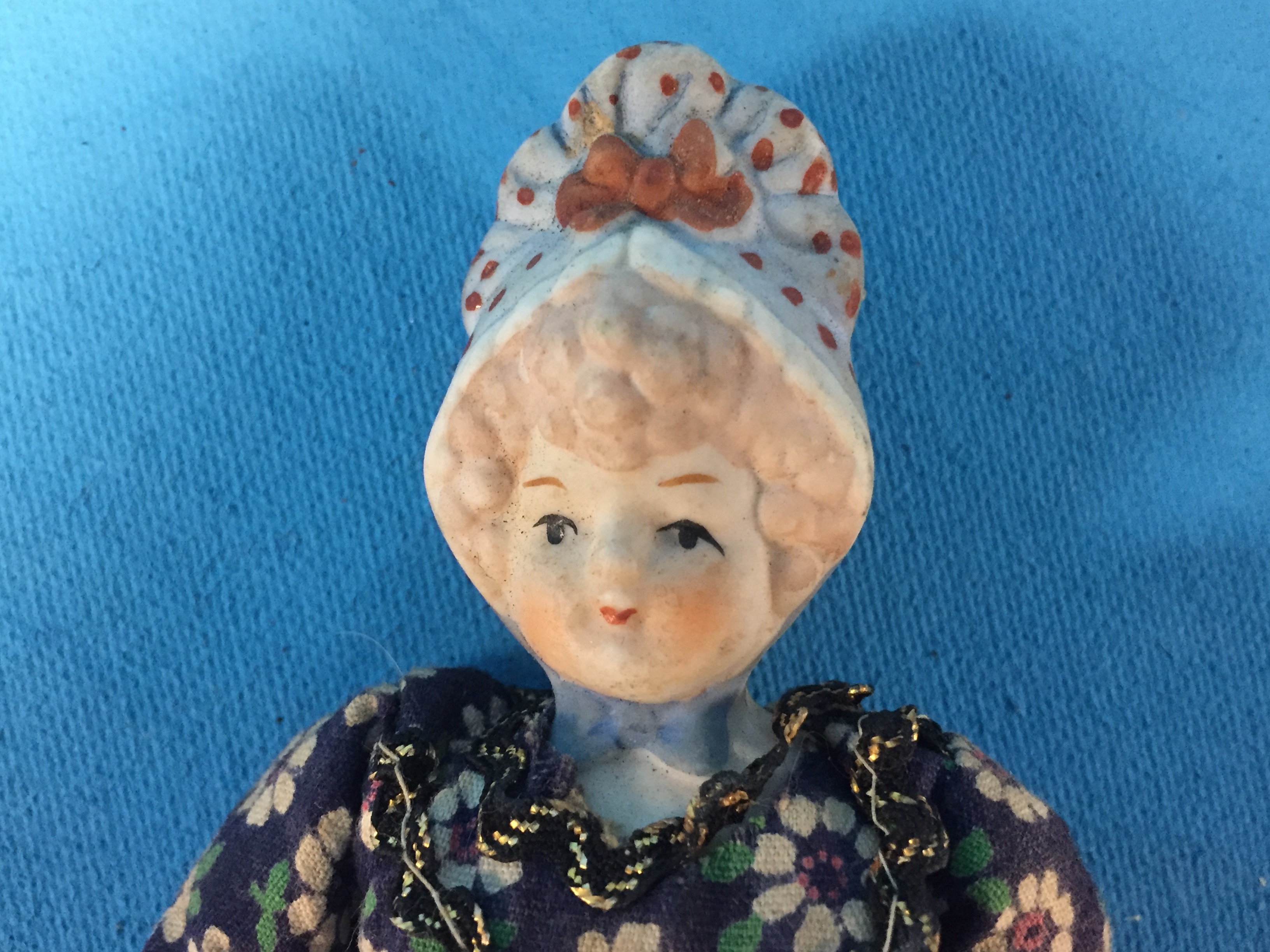 FOUR VICTORIAN MINIATURE PORCELAIN HEADED DOLLS AND A SMALL TEDDY AND MINIATURE CLOTH NURSE DOLL - Image 3 of 4