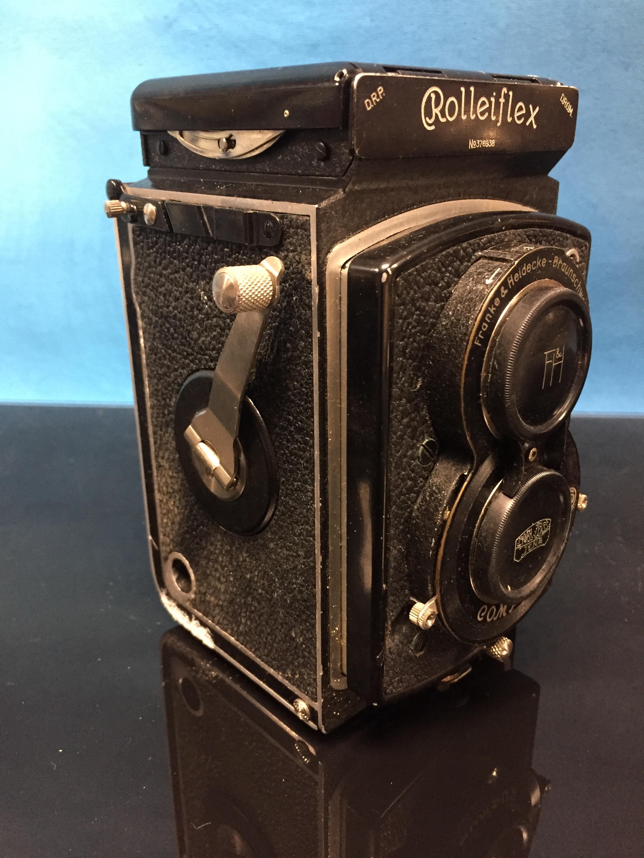 VINTAGE ROLLEIFLEX BOX CAMERA IN LEATHER CASE. NO. - Image 3 of 6