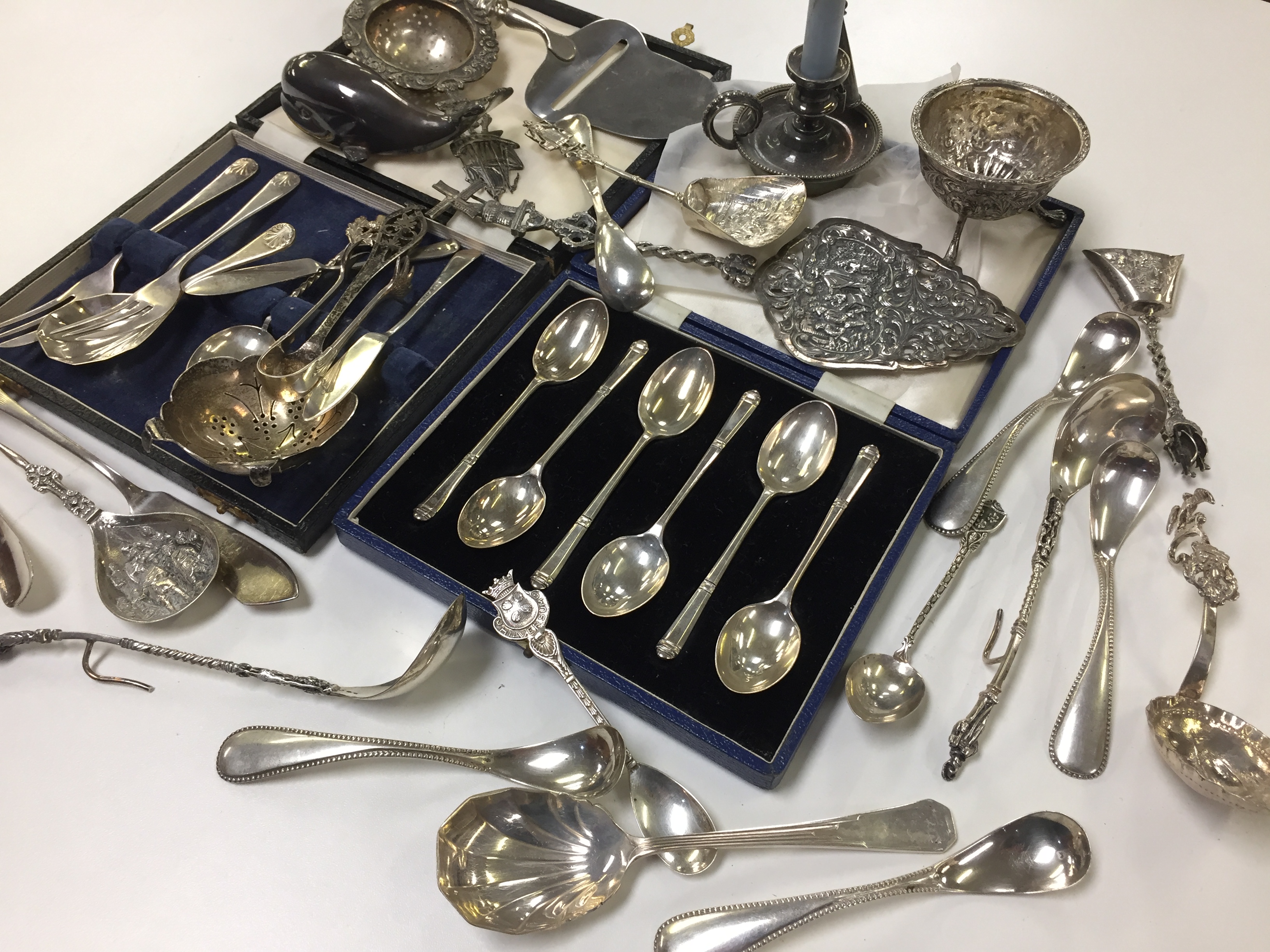 CASED SET OF SILVER TEASPOONS AND SILVER STRAINER, TONGS, - Image 3 of 3