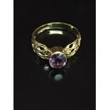 9CT GOLD AMETHYST RING WITH PIERCED SHOULDERS