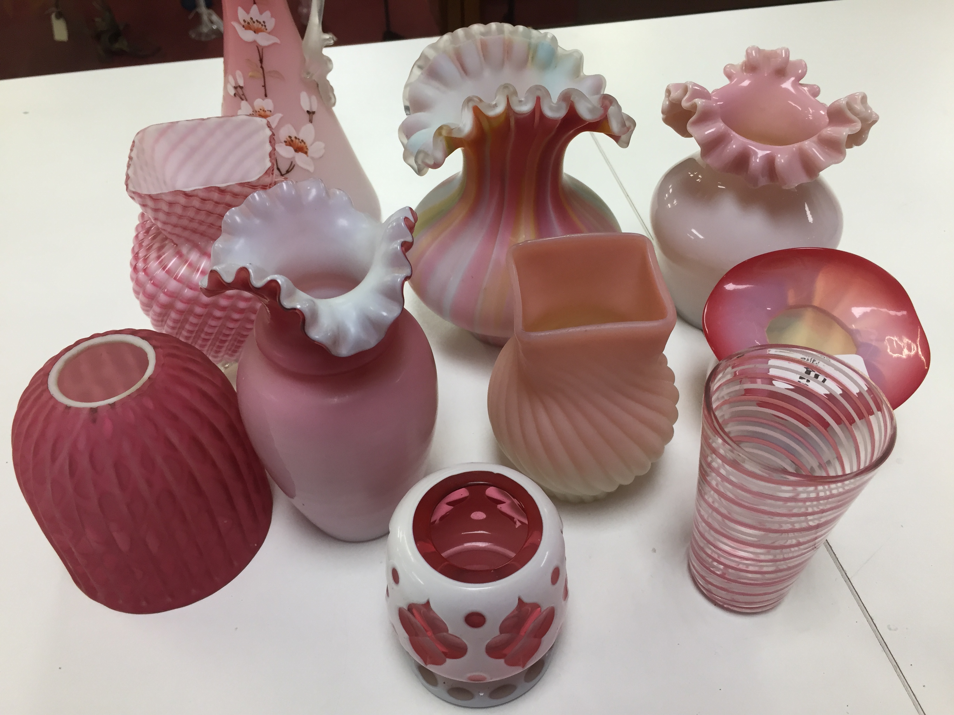 A COLLECTION OF PINK ART GLASS PIECES (10) INCLUDING AN UNUSUAL SHADE - Image 3 of 3