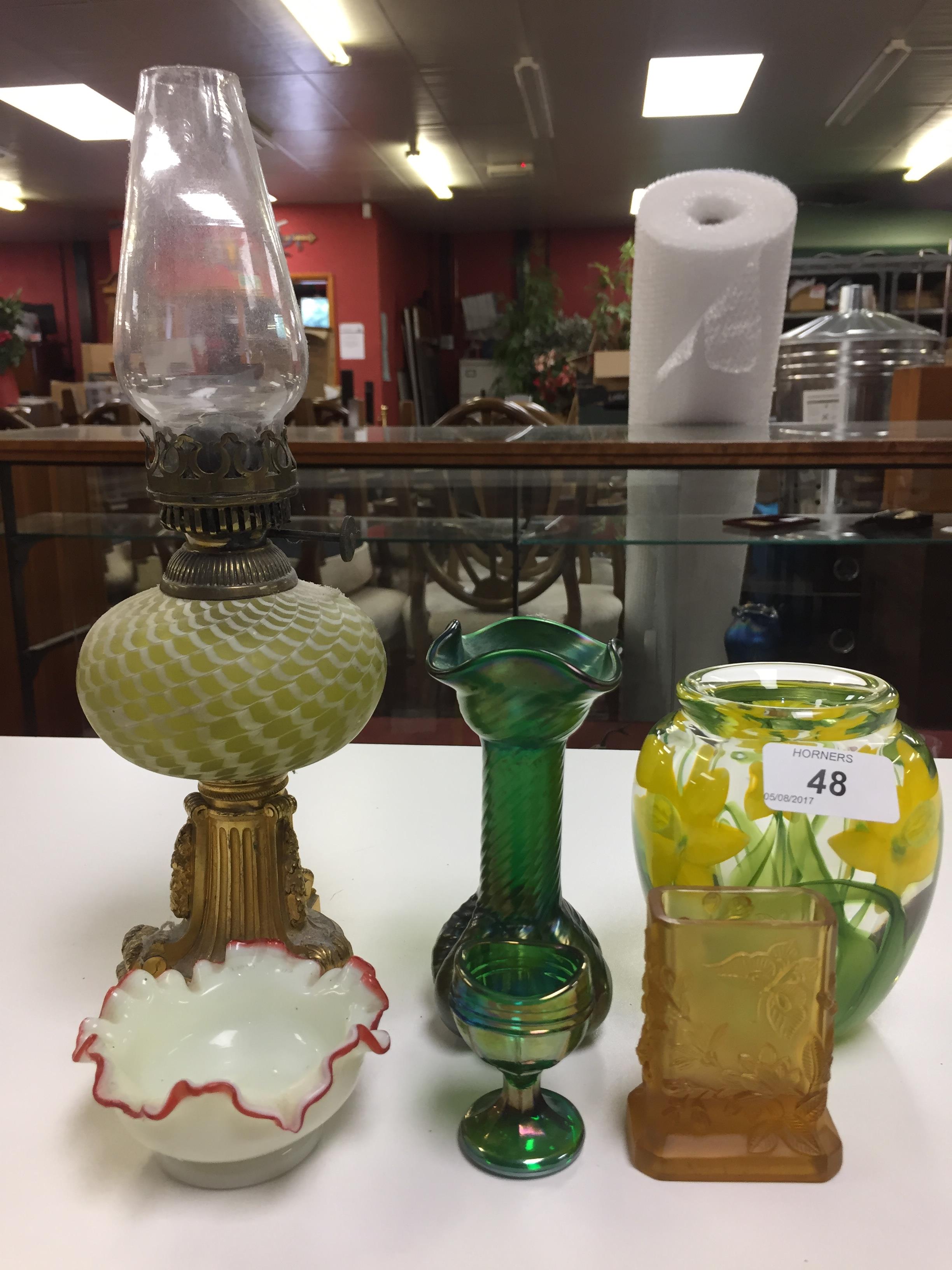 VICTORIAN SMALL FORM GILT OIL LAMP WITH GREEN GLASS FONT AND ART GLASS VASE BEARING LUNDBERRY