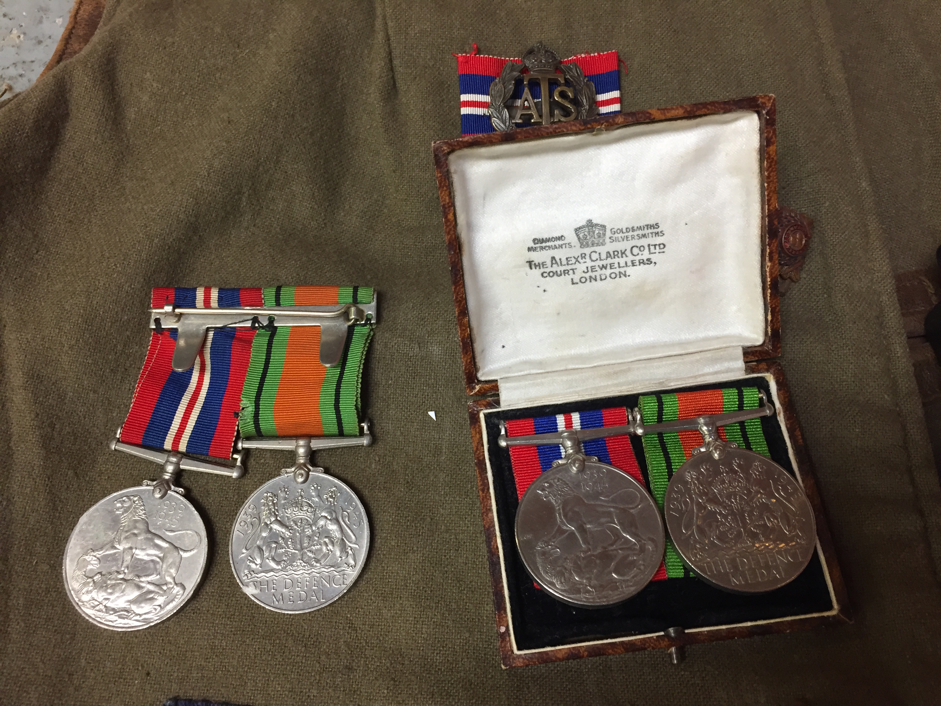 WW2 MEDALS (6) PLUS MINIATURES AND KHAKI TUNIC WITH CLOTH BADGES - Image 2 of 5