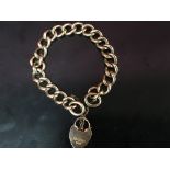 A 9CT GOLD CHAIN BRACELET WITH LOCK CLASP,