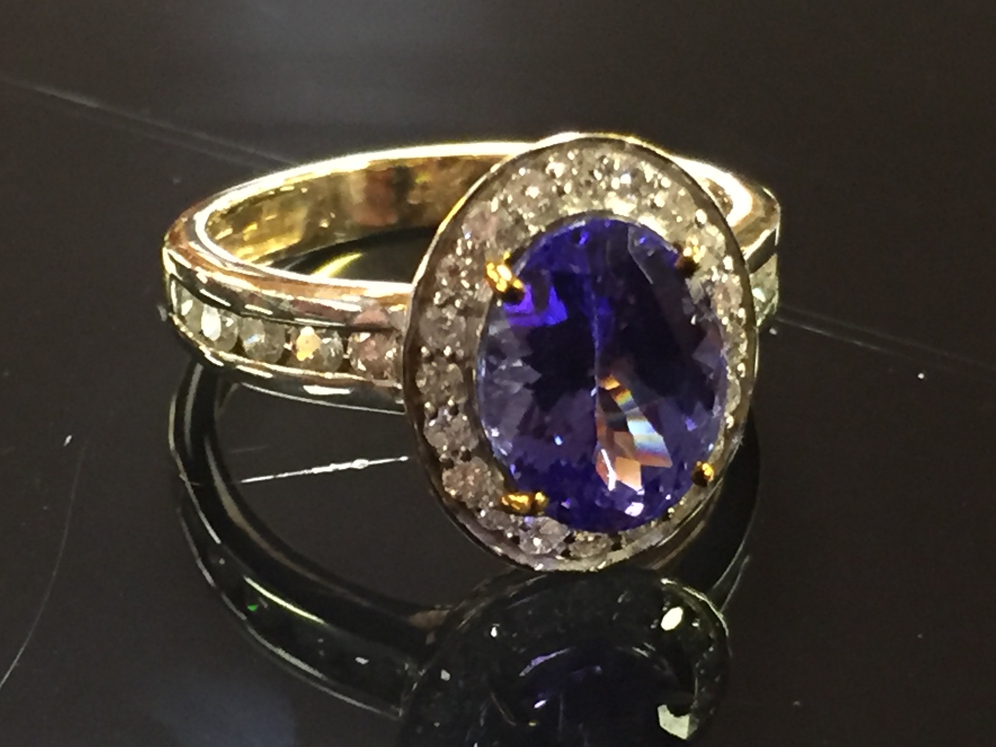 9CT GOLD TANZANITE RING WITH CERTIFICATE,