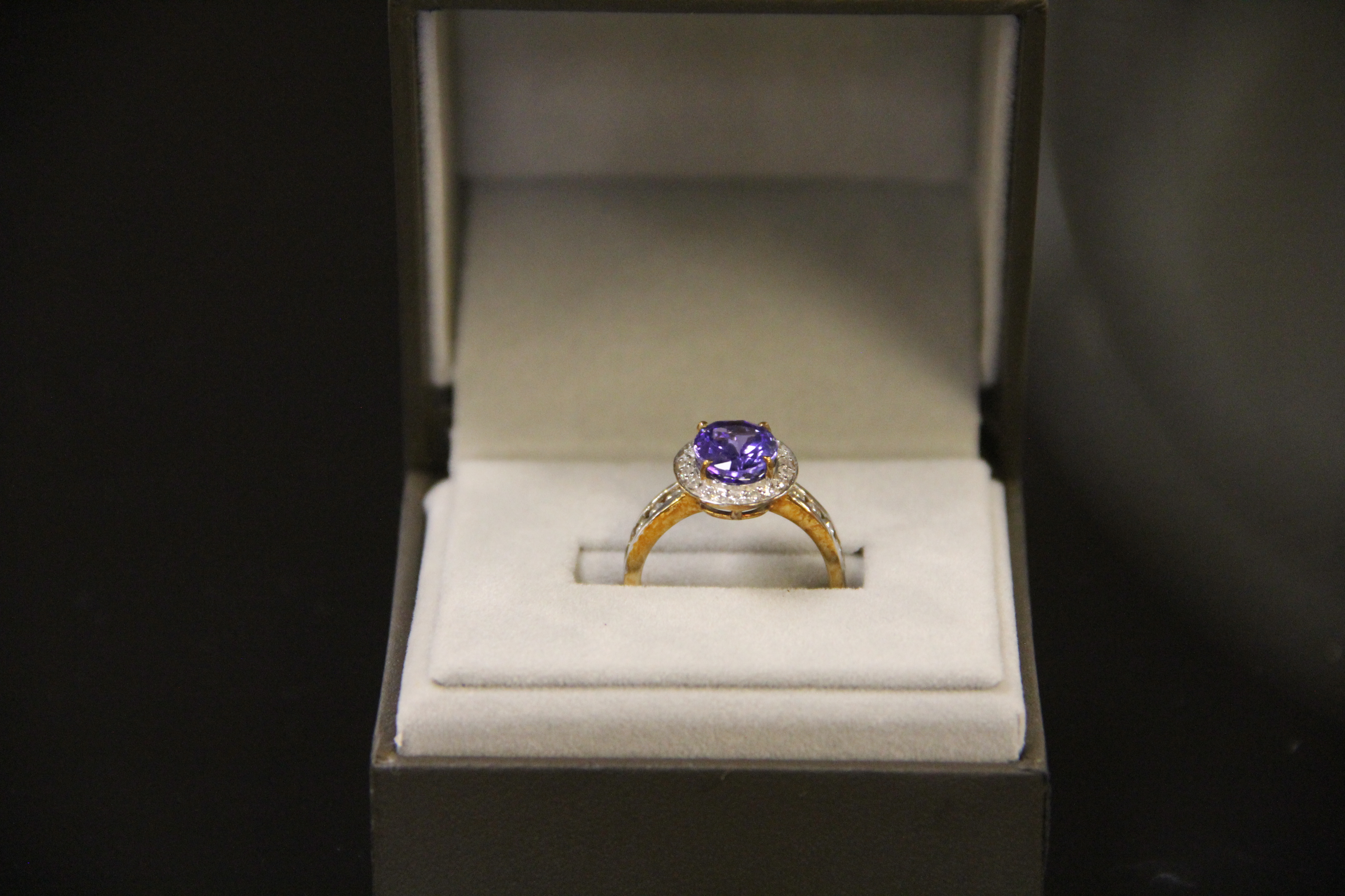 9CT GOLD TANZANITE RING WITH CERTIFICATE, - Image 4 of 5