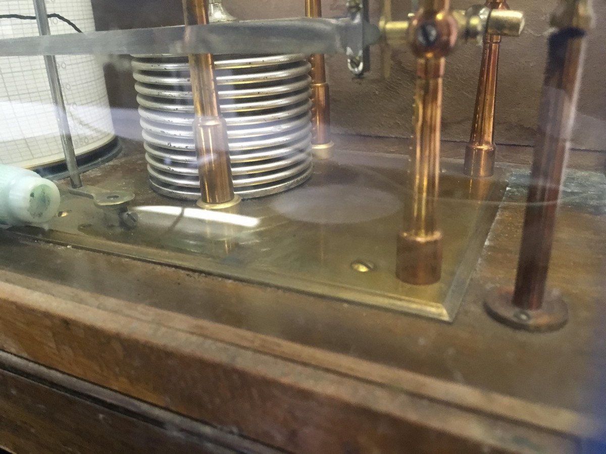 A CASED BAROGRAPH - Image 4 of 5