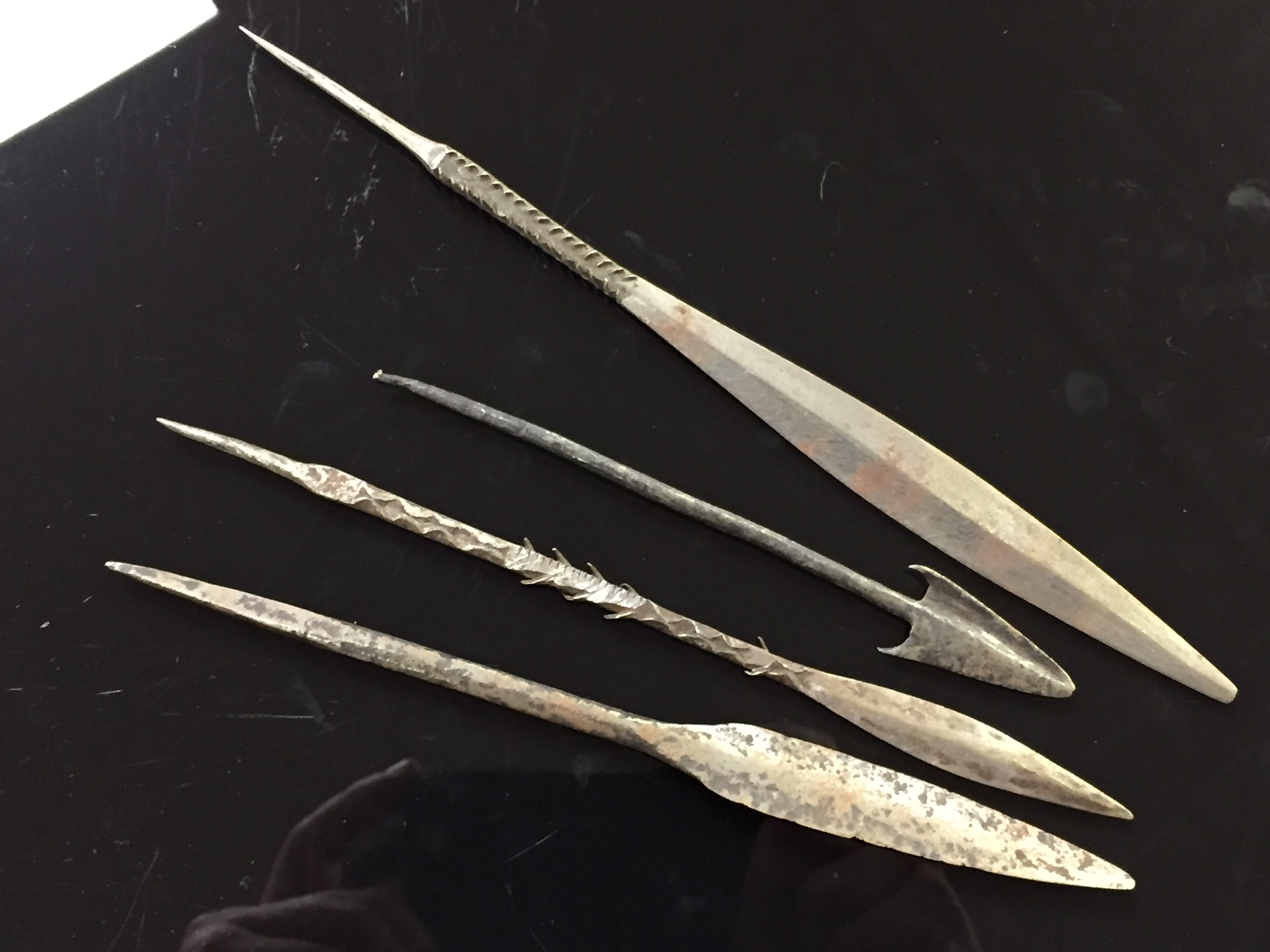 FOUR OLD AFRICAN SPEAR HEADS - Image 2 of 4