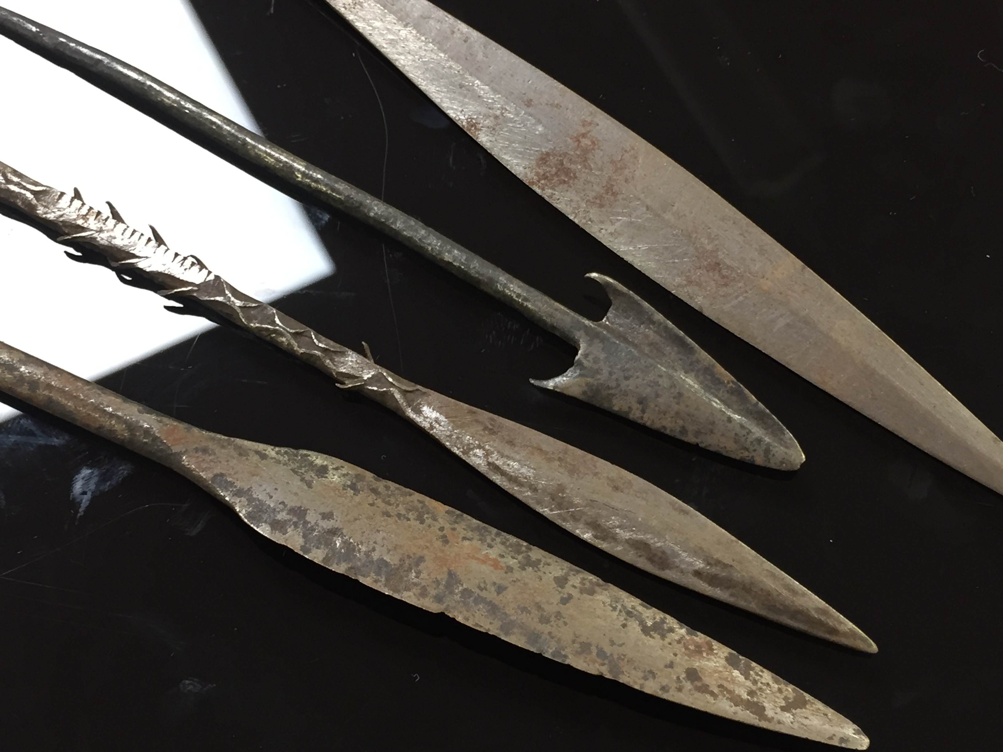 FOUR OLD AFRICAN SPEAR HEADS - Image 3 of 4