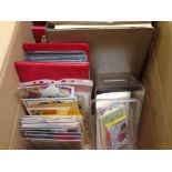 BOX WITH FAMILY COLLECTION IN FIVE ALBUMS AND LOOSE, GB 1991 YEAR PACK, STRAND ALBUM ETC.