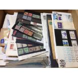 GB: BOX OF ALL REIGNS ON STOCKCARDS, LEAVES AND LOOSE, SOME COVERS, FDC ETC.