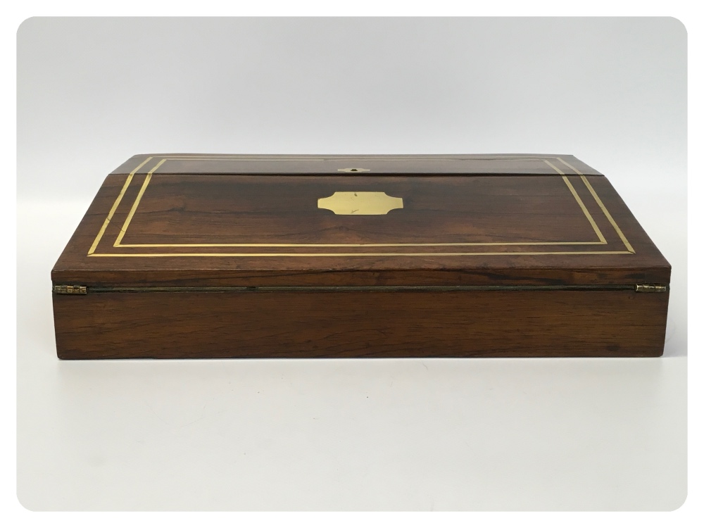 UNUSUAL SMALL GEORGIAN ROSEWOOD WRITING BOX / SLOPE, DECORATED WITH BRASS STRINGING.