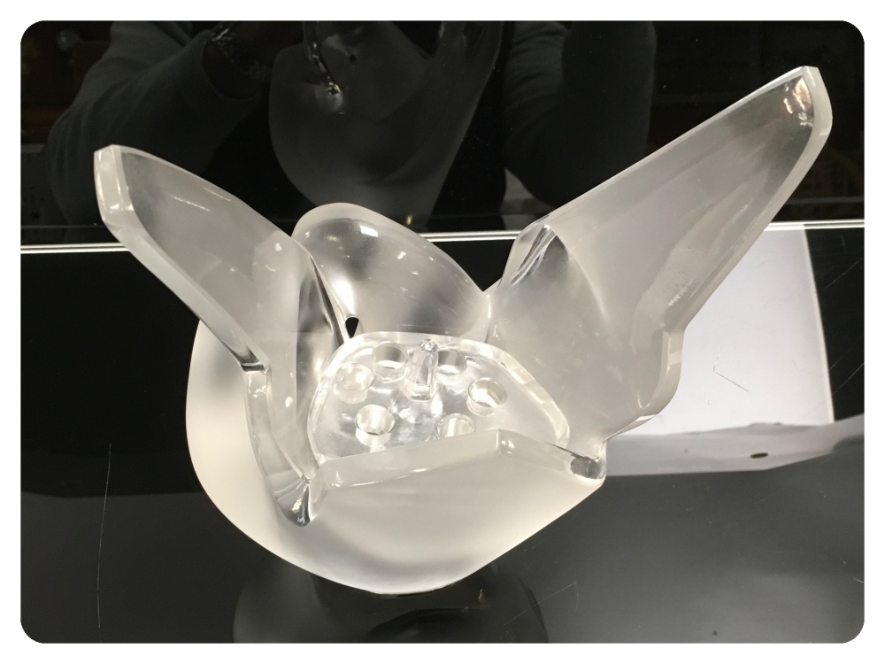 A SIGNED LALIQUE FRANCE LOVING DOVES ART GLASS FROSTED ROSE BOWL (21CM. - Image 3 of 5