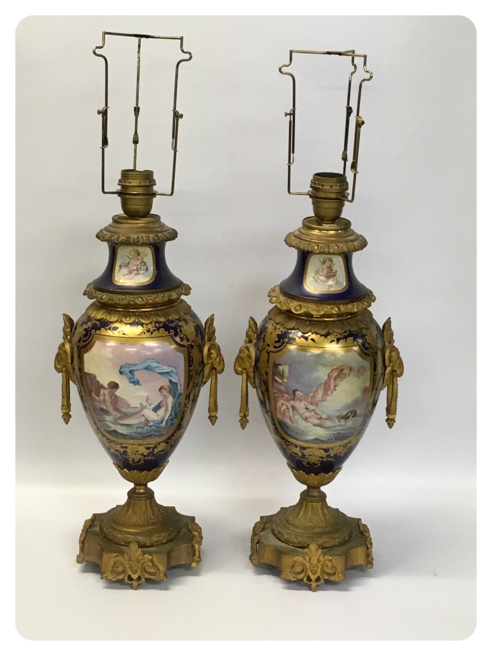 A PAIR OF FRENCH SEVRES STYLE AND GILT METAL MOUNTED TABLE LAMPS (ONE DAMAGED AND REPAIRED) - Image 3 of 3